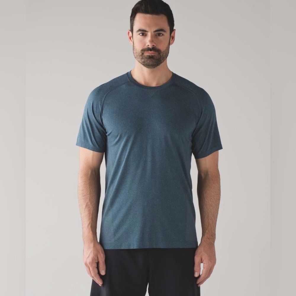 Lululemon Metal Vent Tech Short Sleeve Tee
Men’s Size Medium | Color: Iron Blue